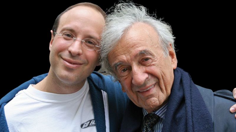 Elisha Wiesel sammen med sin far Eli Wiesel. Eli Wiesel døde i 2016 87 år gammel