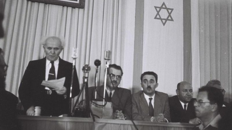 David Ben-Gurion læser Israels uafhængighedserklæring op i Tel Aviv den 14. maj 1948.
